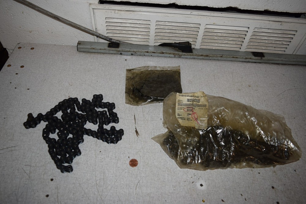 Heidelberg Press 86.015.015F Chains Lot