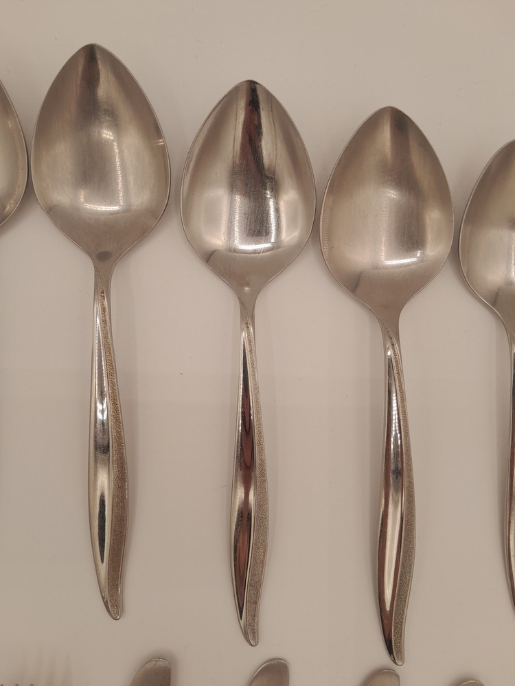 ONEIDACRAFT DELUXE TEXTURA 17 Pc STAINLESS FLATWARE GLOSSY & TEXTURED HANDLE
