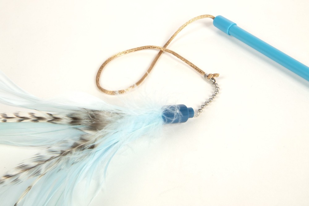 SmartyKat Frisky Flyer, Interactive Cat Toy, Extendable and Retractable Wand
