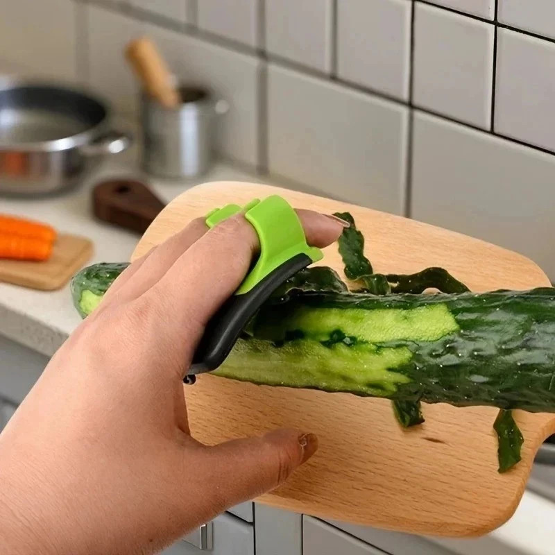 Vegetable Peeler Black Green Sharp Blade Non-Slip Grip Kitchen Tool