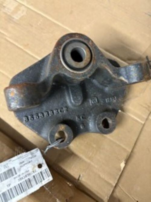 International spring hanger 3563836C92