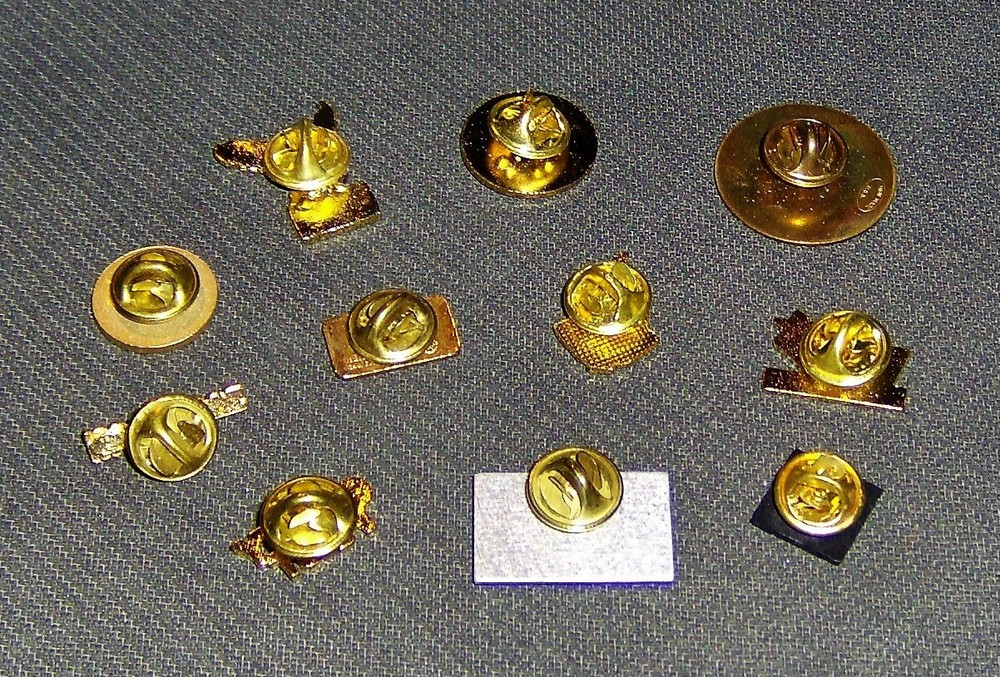 VINTAGE--"ASSORTED LAPEL PINS"--CFC / RED CROSS / VPP / USPS / YMCA-10 COUNT-C8+