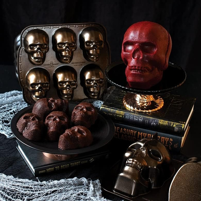 Haunted Skull Cake Pan, 9 Cups, Bronze