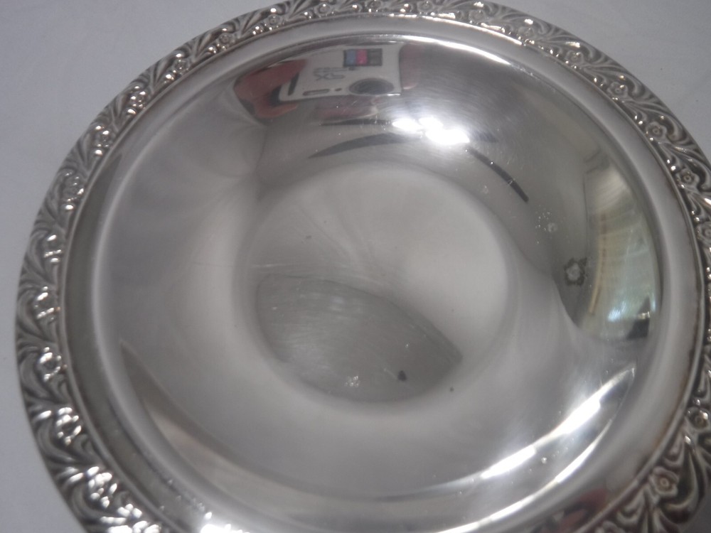 WM Rogers Silverplate Nut & Candy Dish Serving Saucer Floral Pattern 748