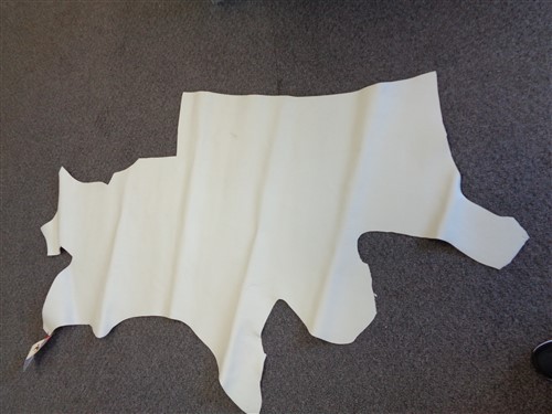 LEATHER HIDE OFF WHITE SMOOTH 67" X 39 1/2"