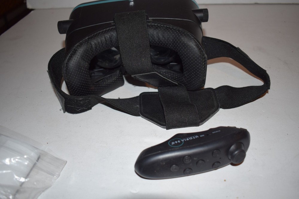 RETRAK UTOPIA 360 VIRTUAL REALITY HEADSET AND BLUETOOTH CONTROLLER (AUL2)