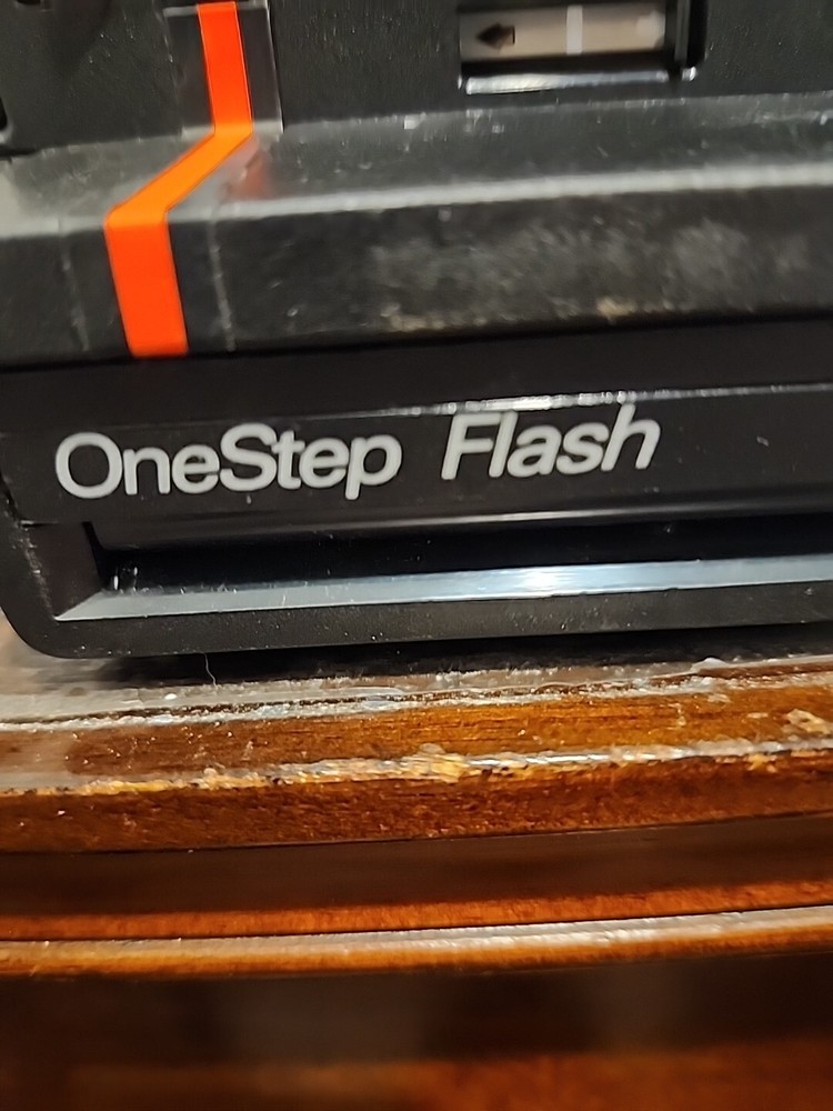 POLAROID CAMERA one step flash WORKING Use 600 Film EUC (763)