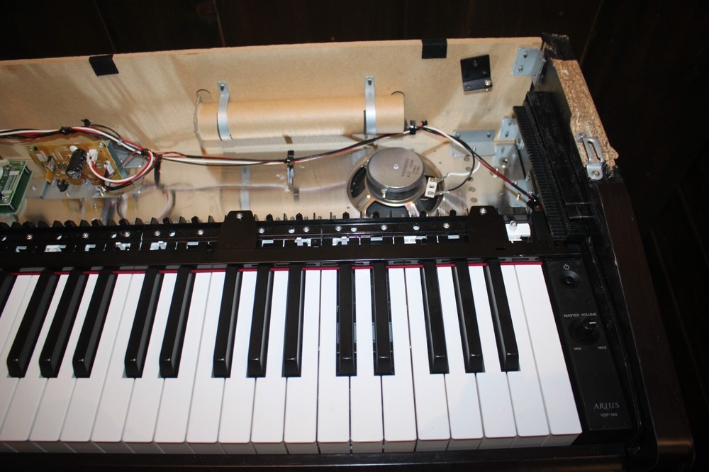 WORKING KEYBOARD - Arius YDP-144 Digital Console Piano Features * 88-key #R4952