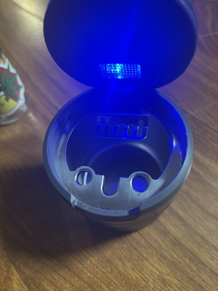 Smokezilla Light Up Ashtray & Accessories