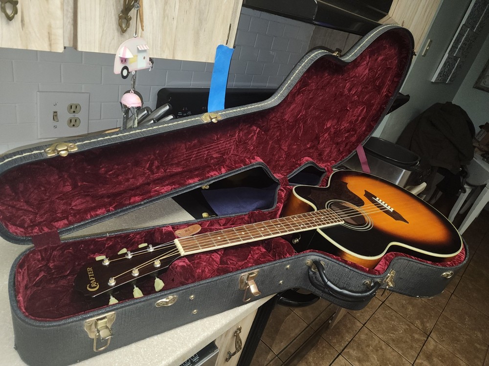 Crafter SJC 330 EQ