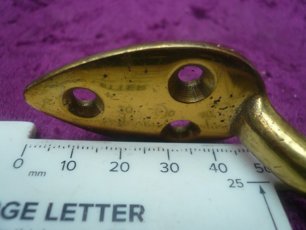 Solid brass vintage door catch (76)