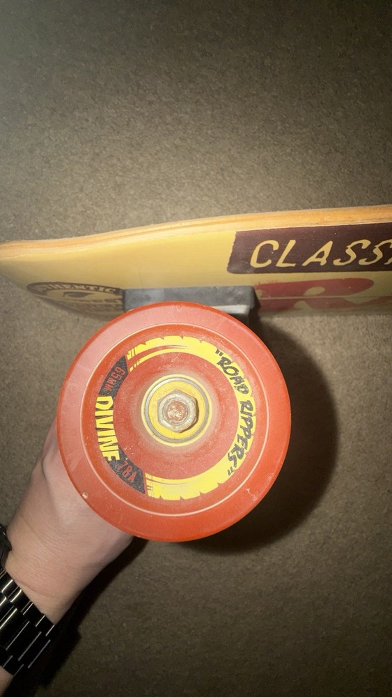 RAW Limited Edition Cruiser Skateboard Complete Set Barely Used