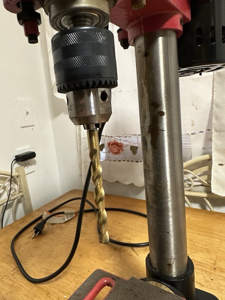 General International 8" 5 Speed Drill Press w/ Cross-pattern laser DP2001