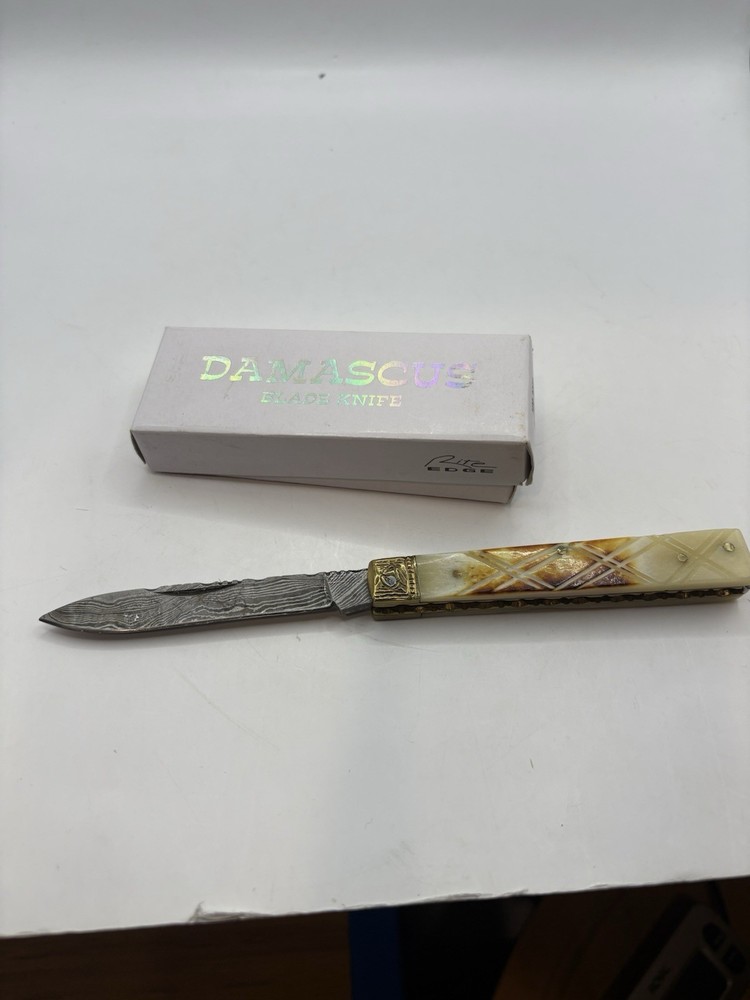 Damascus Blade knife