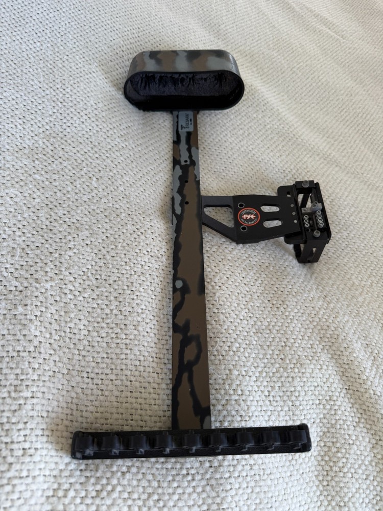 PSE Unisystem 8 Arrow Quiver and Sight