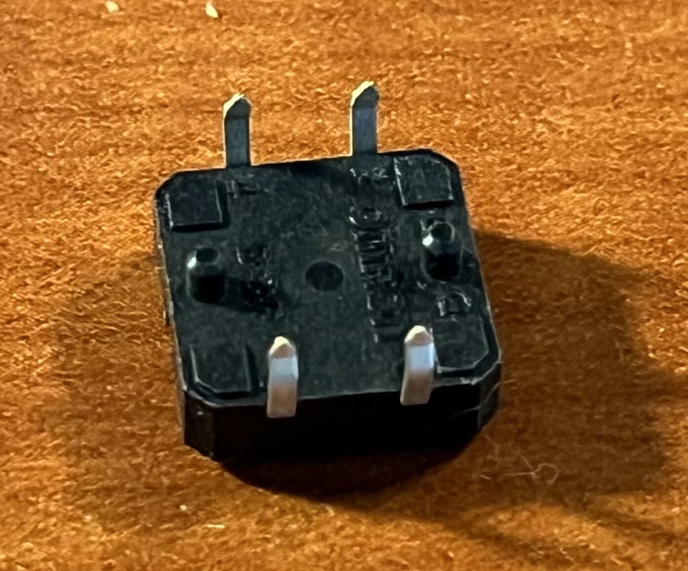 Cobra 2000GTL Frequency/Clock pushbutton switches
