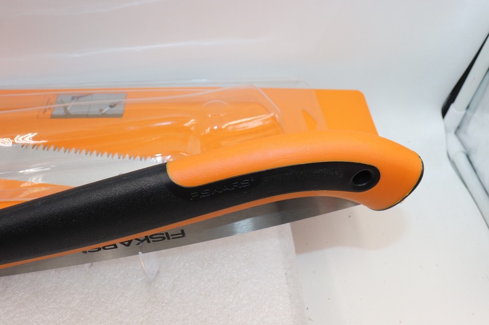 Fiskars 10” Blade Folding/Locking Power Tooth Pruning Saw