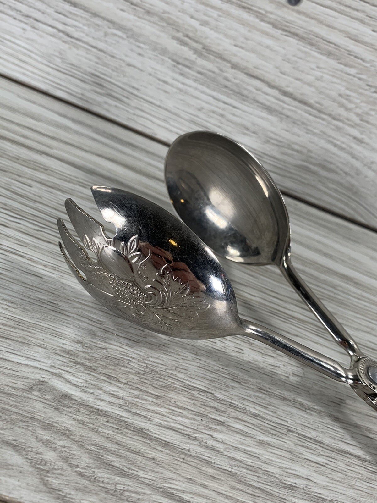 Silverplated Tongs E.P. Zing Server Grapevine Embossed Made in Italy Scissor