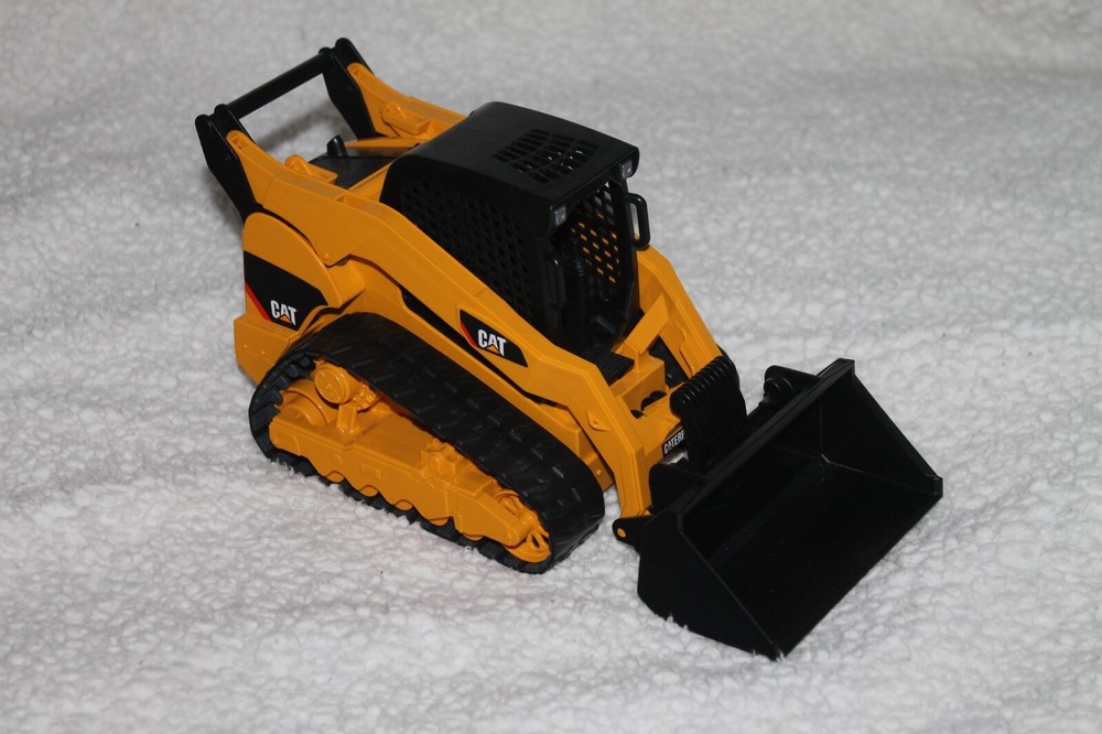 BRUDER CAT CATERPILLAR MULTI TERRAIN LOADER DIGGER VEHICLE 1:16 EUC