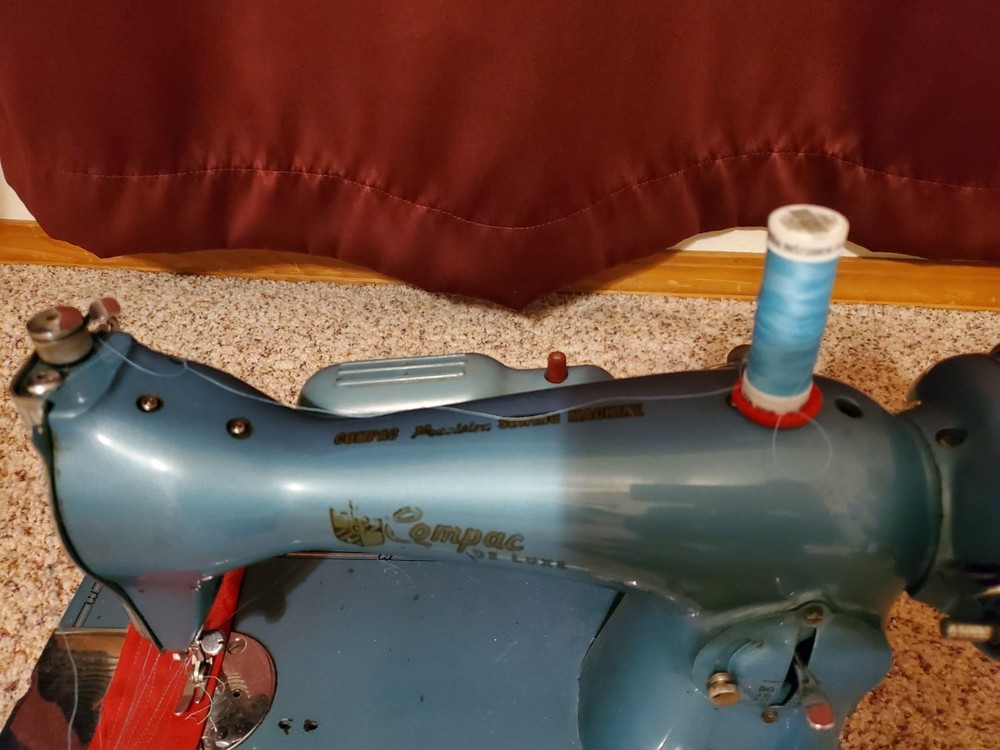 Vintage Super Deluxe Universe Precision Sewing Machine