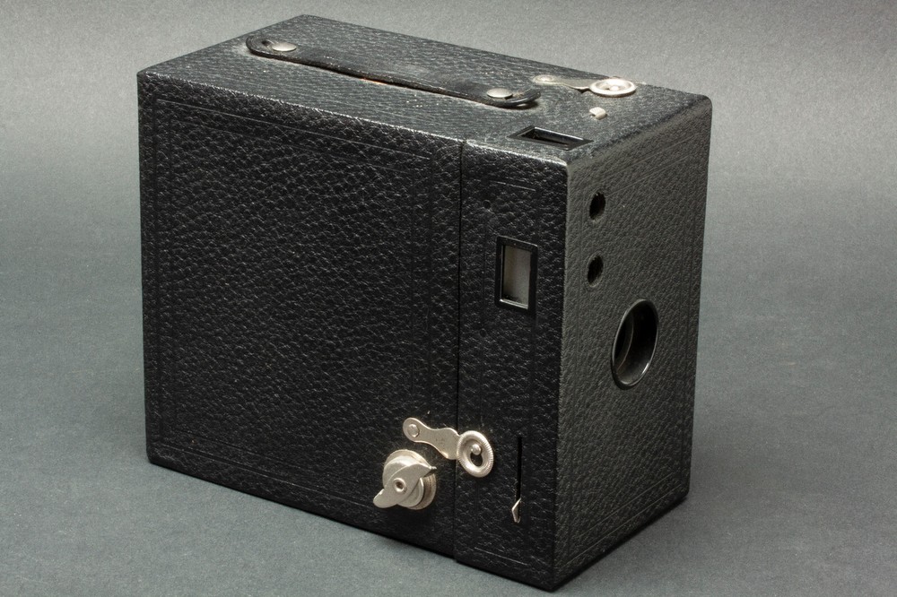 Kodak No. 2A Cartridge Hawk-Eye Model B Box Camera