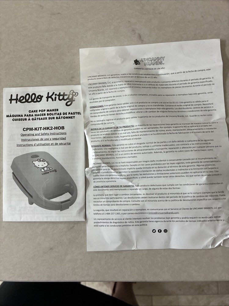 Hello Kitty Cake Pop Maker with Sticks Includes Cake Pop Sticks New In Box