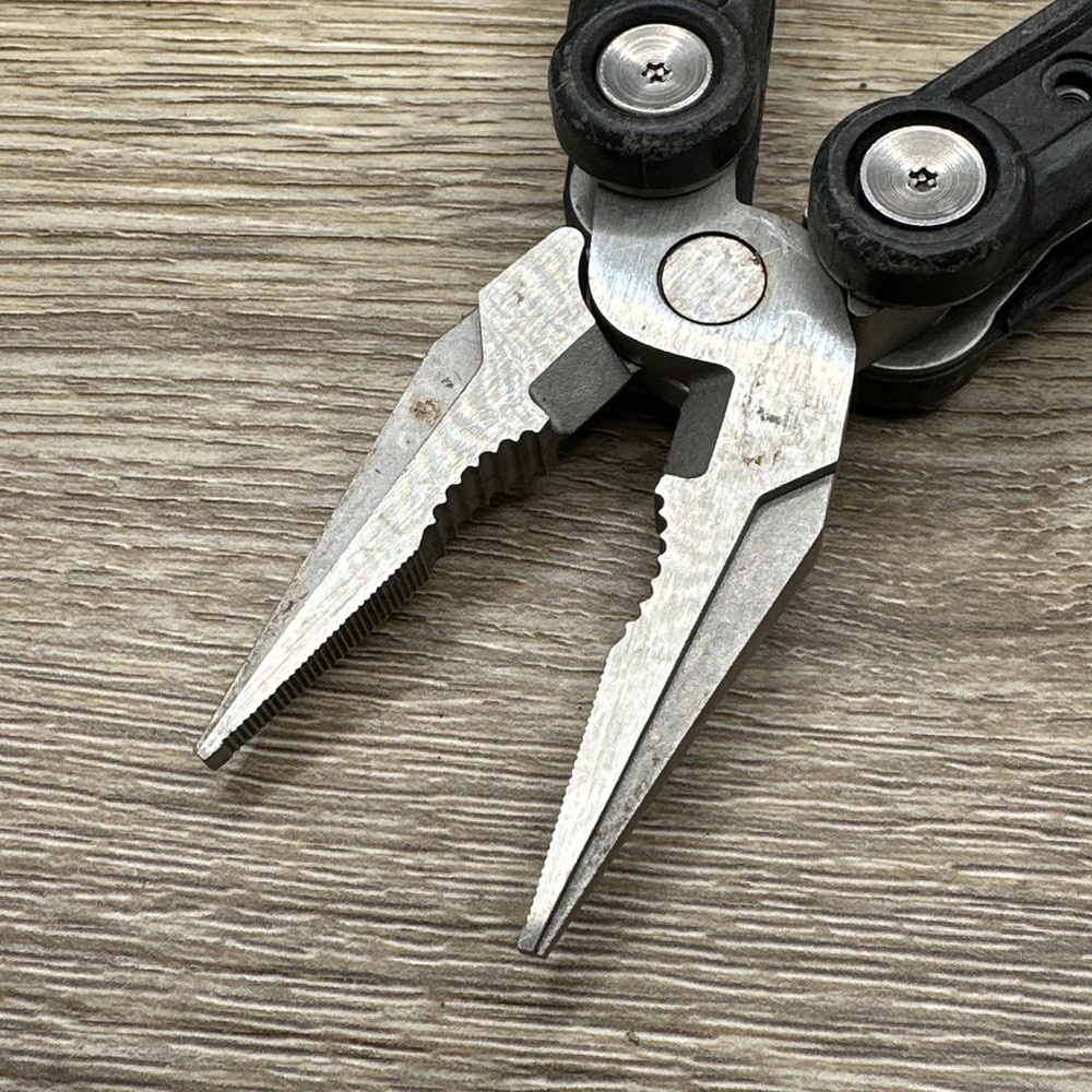 Gerber Radius Multi Tool Ergonomic 8 tool Pliers Knife Screwdriver Multitool