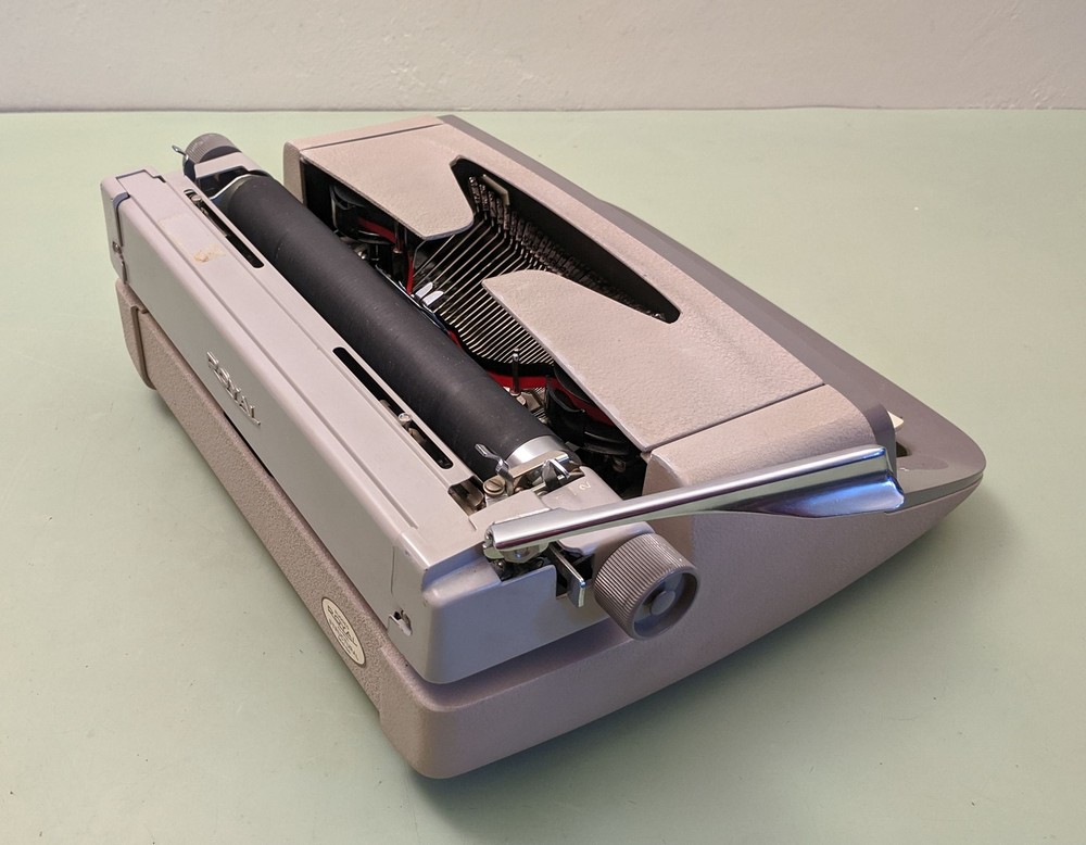 Royal Sabre Portable Manual Typewriter F*S