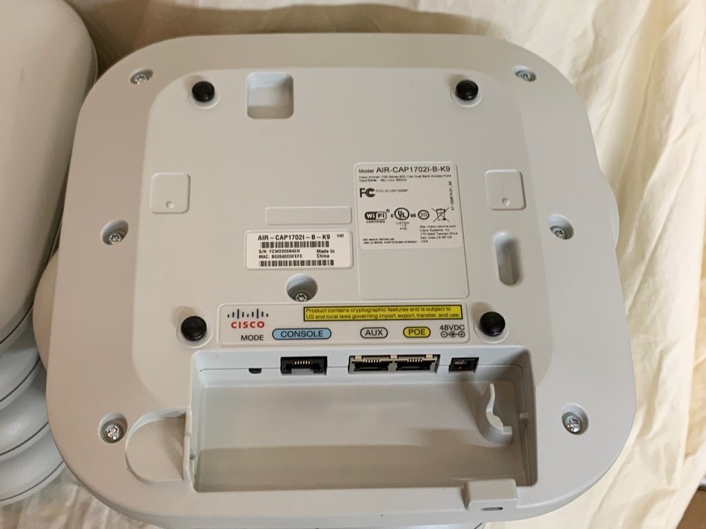 Cisco access point AIR-CAP1702I-B-K9 w/install brackets (both)
