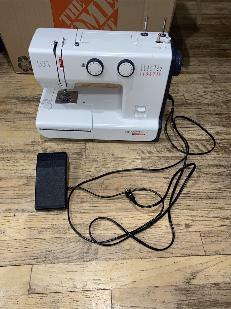 Bernette 33 Swiss Design Sewing Machine