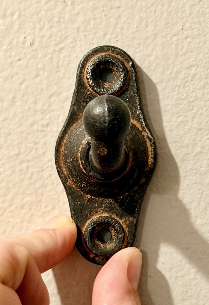 3 Antique Black Brown Cast Iron Rusted Wall-Mounted Hook with Rustic Finish