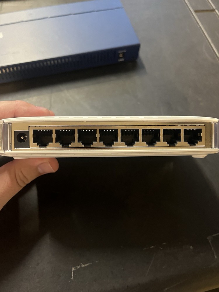 NetGear (GS608) 8-Ports External Switch