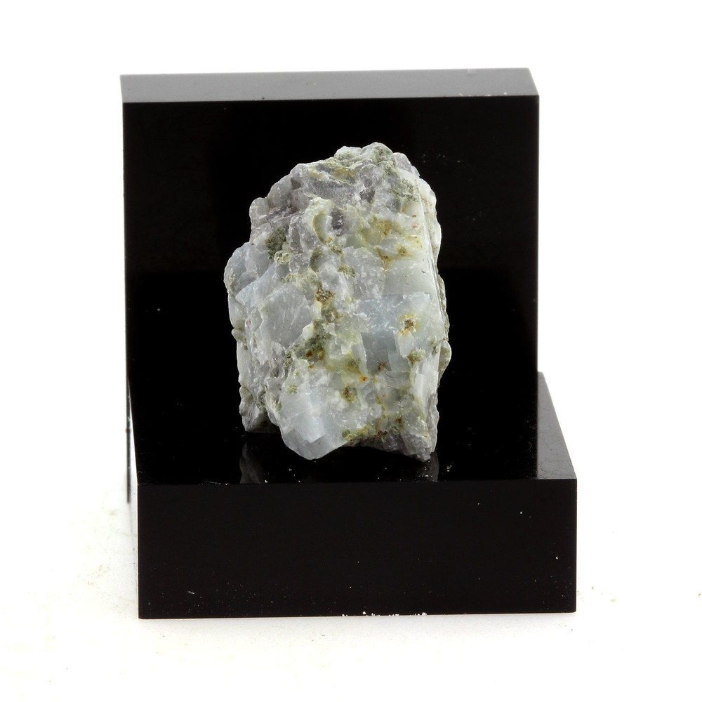 Calcite. 24.43 CT. Grenville, Québec, Canada.