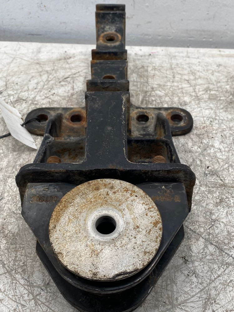2016 Freightliner 122SD Cab Mount (630-10789)