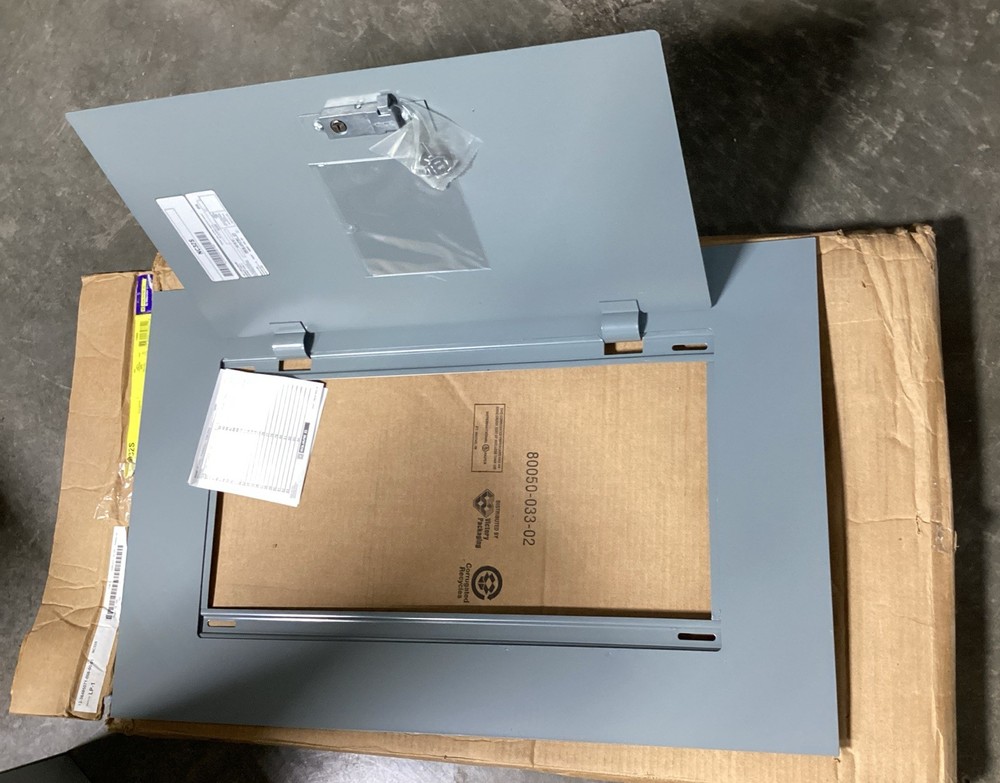 SQUARE D SURFACE FRONT NC32S 20x32