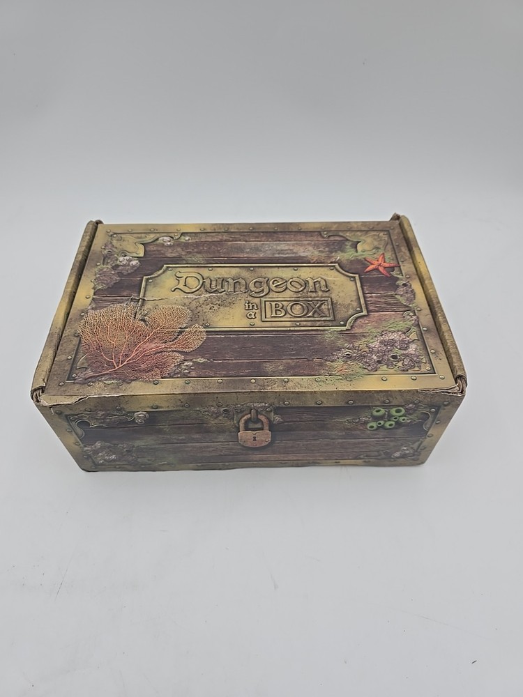 Dungeons & Dragons Dungeon In A Box Set With Multiple Items