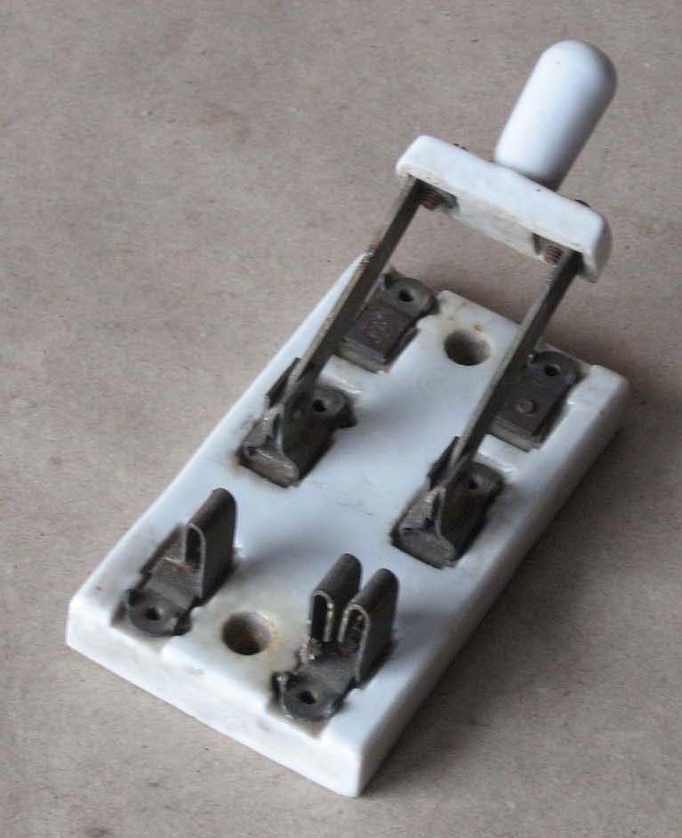 ANTIQUE ELECTRIC INSTRUMENT DEVICE CHANGE-OVER SWITCH