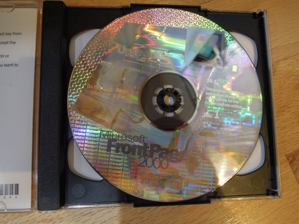 Microsoft FrontPage 2000 CD-ROM Upgrade w/ Product Key | Two CD Set