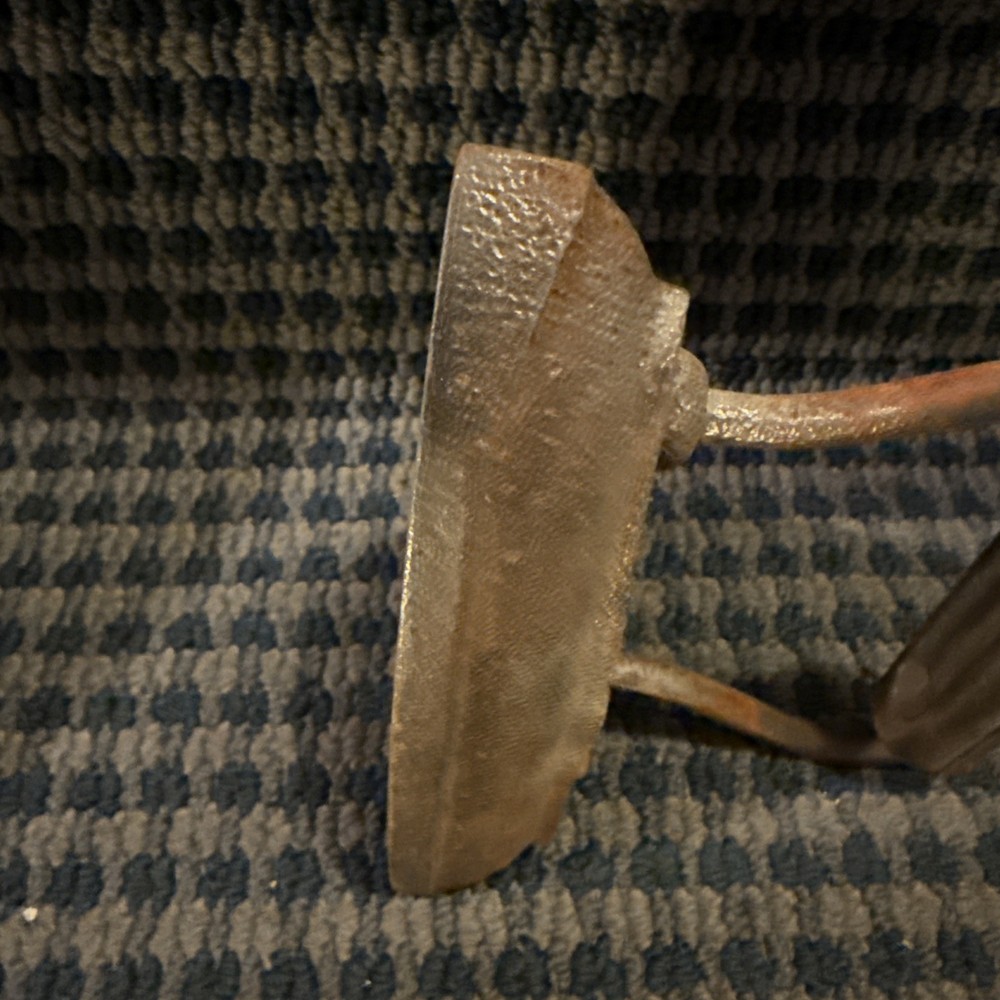 Antique Cast Iron #5 Williams & Son, Chagrin Falls, *Flat Iron Solid Handle