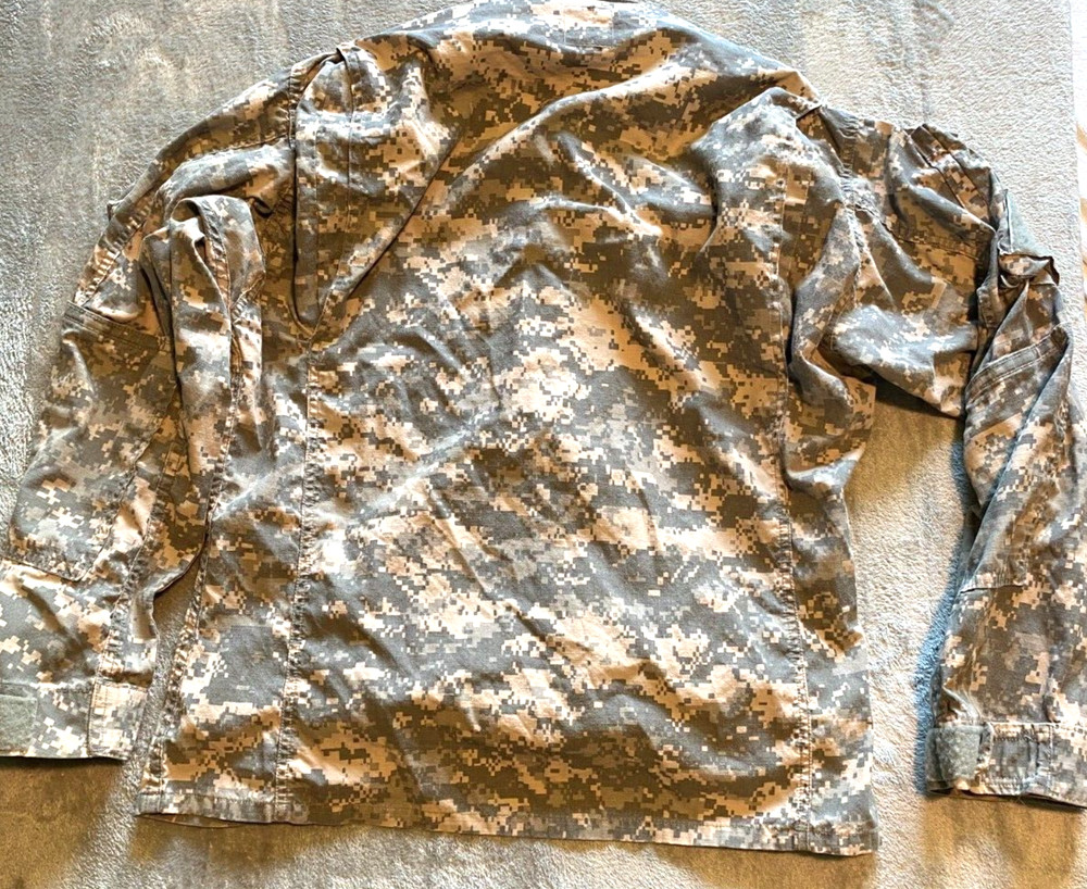 US Army Combat Uniform Coat MEDIUM REGULAR Flame Resistant Cargo ACU