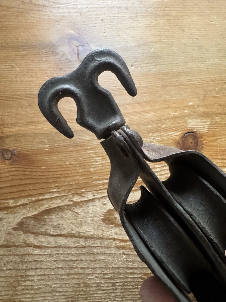 Vntg. Gem Double Pulley w/ Rope Break