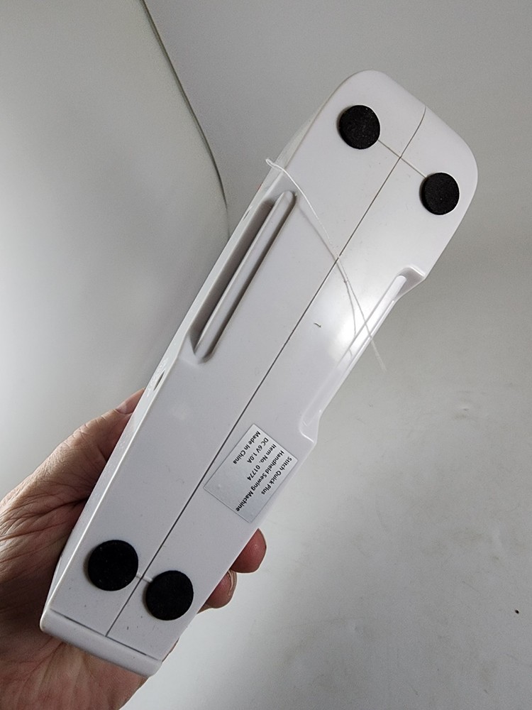 Singer Stitch Quick + Two Thread Hand Held Mending Machine White