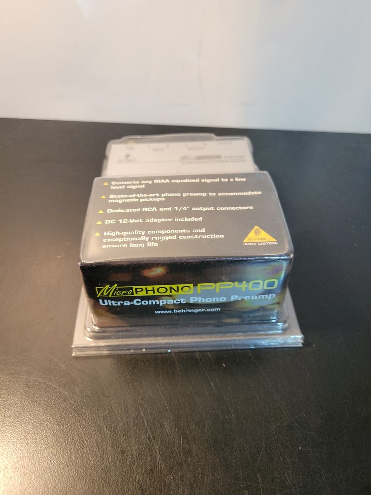 Behringer Microphono PP400 Ultra-Compact Phono Preamp in Silver