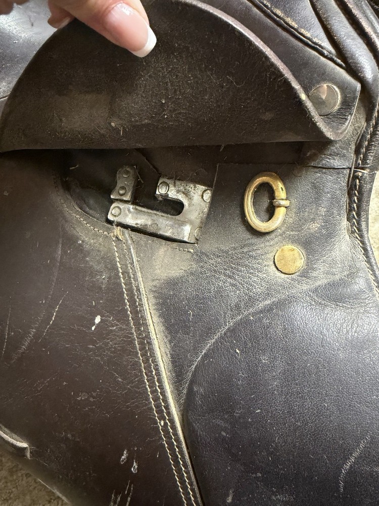 Silver Fox 17" English Saddle