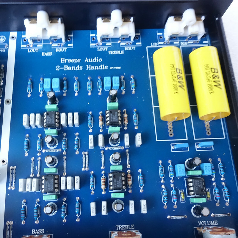 Electronic frequency divider two frequency division preamplifier