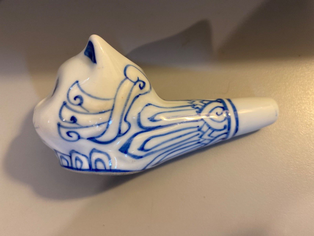 VINTAGE WHITE & BLUE CERAMIC CAT PIPE 4”