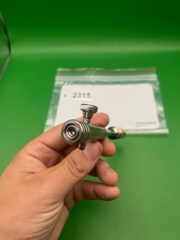 Autococker Bolt