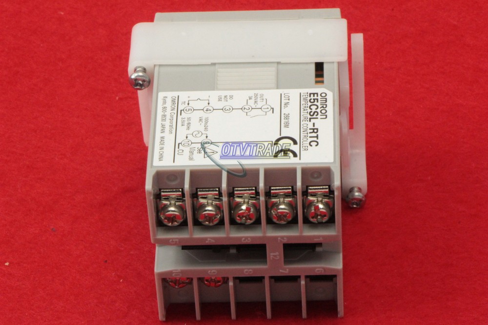 NEW One Omron Temperature Controller E5CSL-RTC E5CSLRTC 100-240V