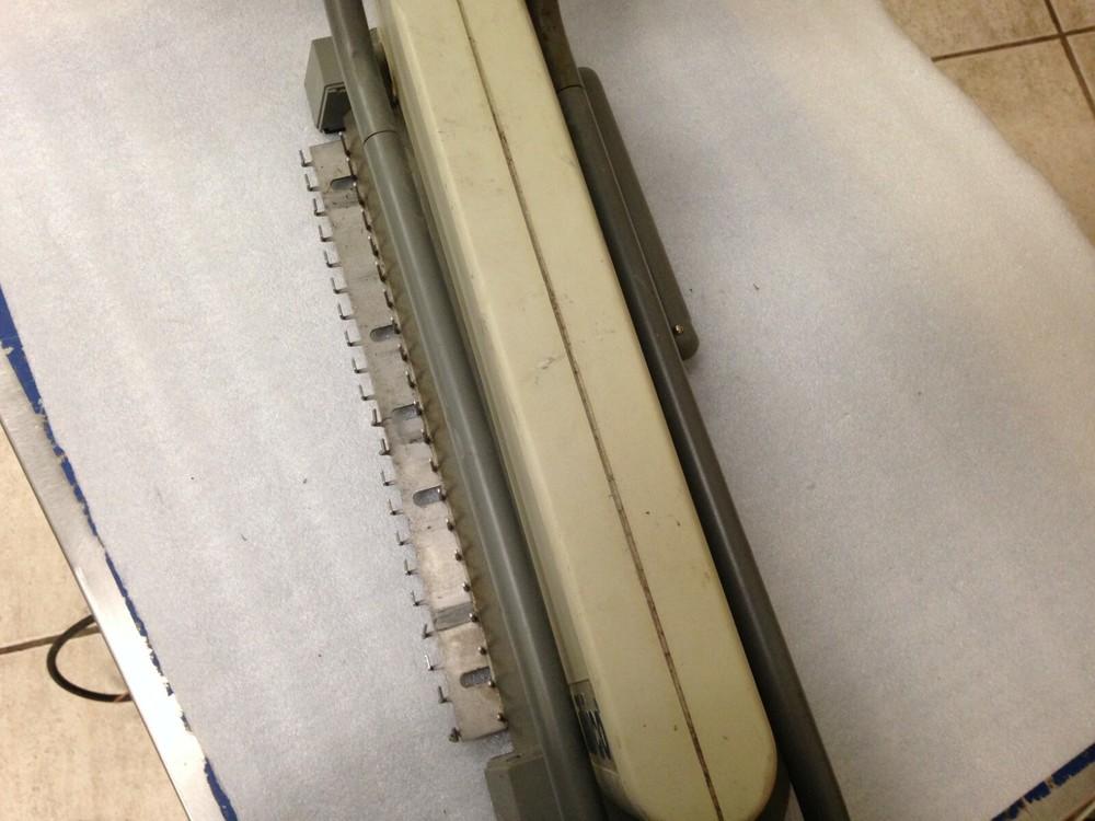 IBICO EB-19 Manual Binding Punch Machine.