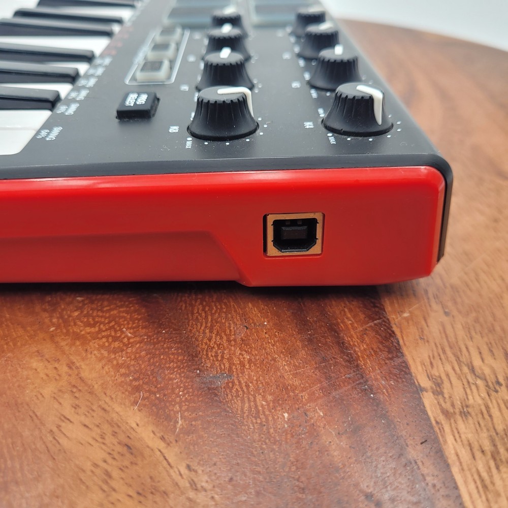 Akai Professional MPK Mini 8-Knob 25-Key USB MIDI 8 Pad Keyboard Controller Red